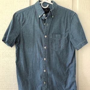 XS Men’s American Eagle Button Up